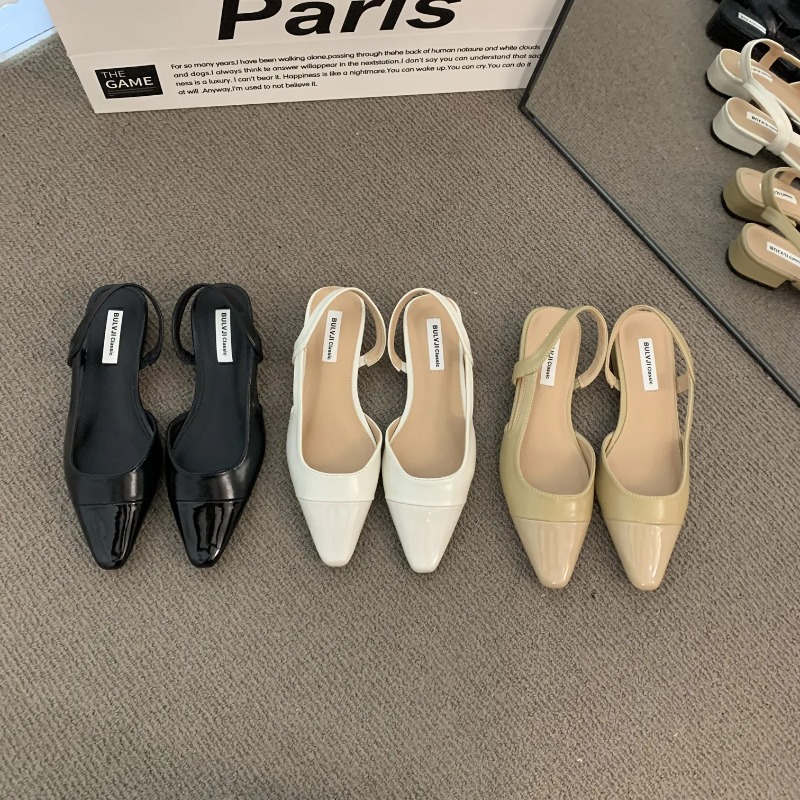 Vintage Meets Contemporary: Stylish Women's Chunky Heels with a Subtle Touch of Classic Flair