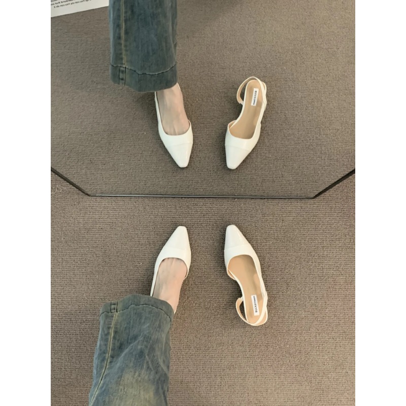 Vintage Meets Contemporary: Stylish Women's Chunky Heels with a Subtle Touch of Classic Flair
