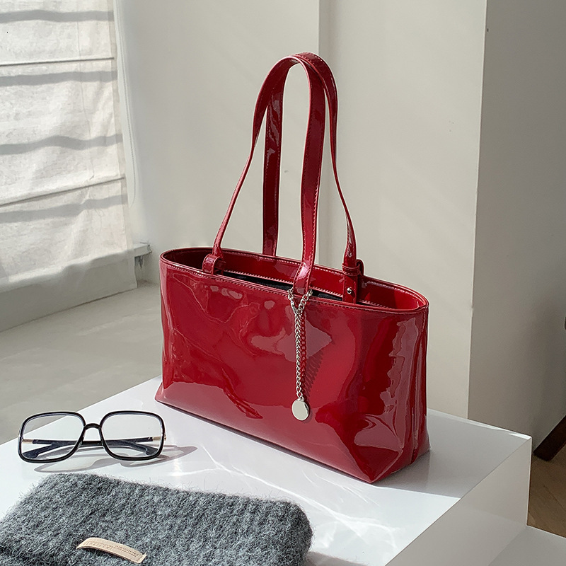 2025 Fashion Designer Women s Handbag New Retro Patent Leather Shiny Tote Bag Large Capacity High-end Wine Red Simple Trendy Crossbody Bag Storage Bag
