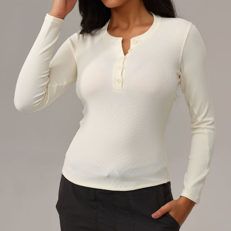 Female designer's top shoulder length long sleeved yoga suit buttoned and trimmed for height and weight paired with autumn and winter clothes as 