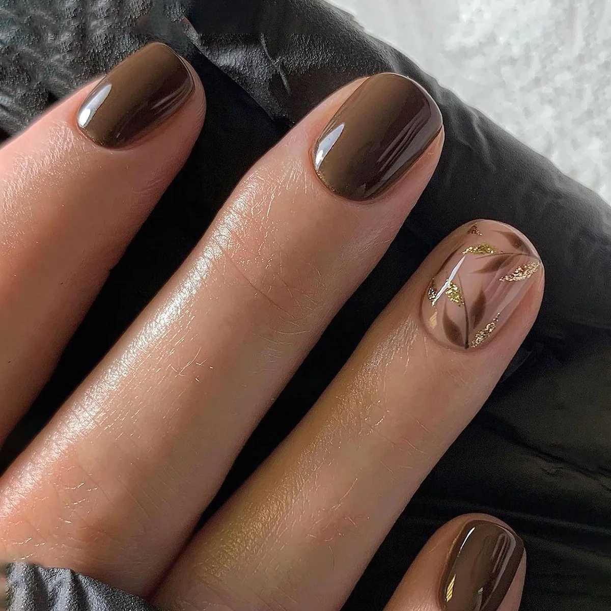 24Pcs Brown Wearable Fake Nails Simple Leaves Design False Nail Tips Short Round Press on Nails French Full Cover Fake NailW250120