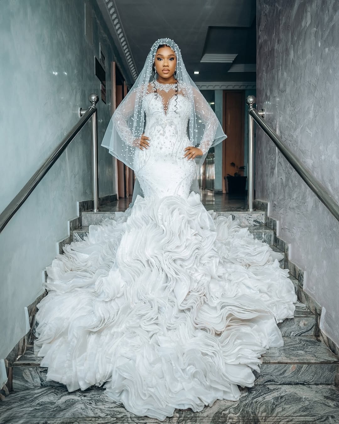 2025 Arabic Aso Ebi Plus Size Ivory Wedding Dresses Crystals Beaded Lace Tiers Organza Bridal Gowns Dress For Bride