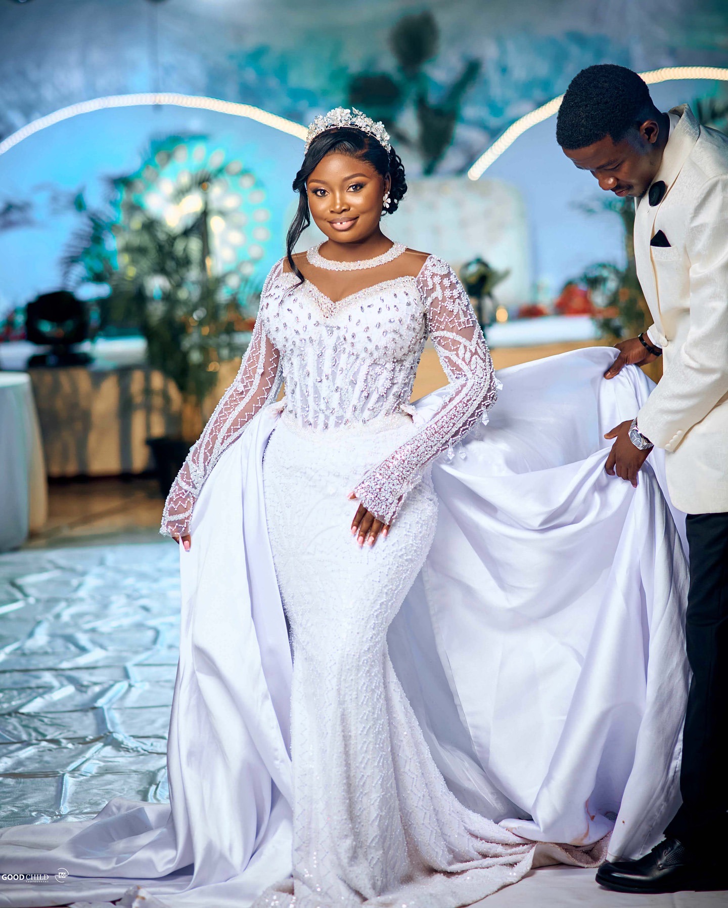 2025 Arabic Aso Ebi Plus Size White Wedding Dresses Crystals Beaded Full Sleeves Detachable Train Bridal Gowns Dress For Bride