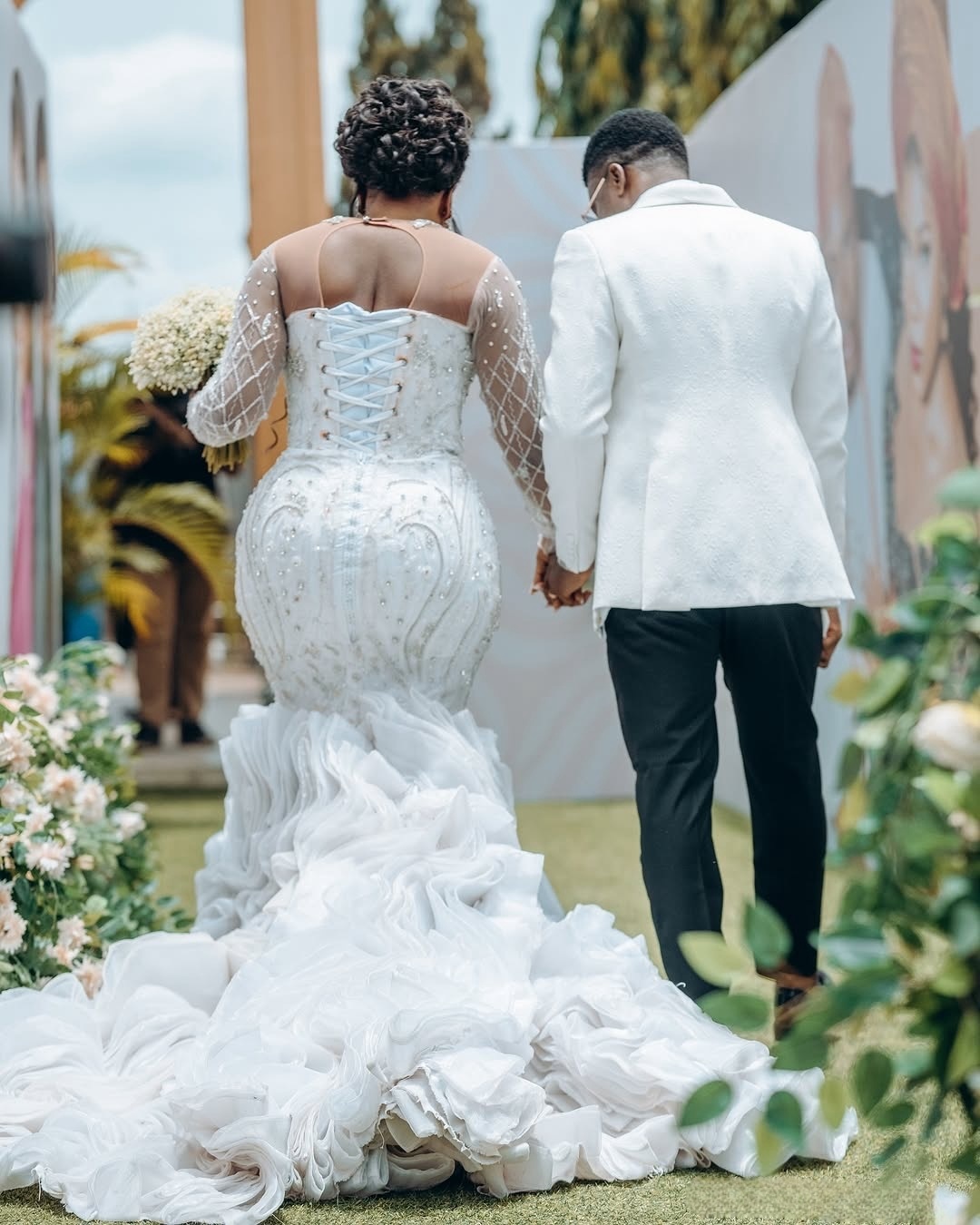 2025 Arabic Aso Ebi Plus Size Ivory Wedding Dresses Crystals Beaded Lace Tiers Organza Bridal Gowns Dress For Bride