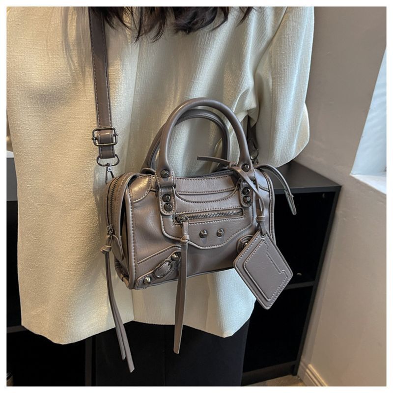 Motorcycle Handbag Women's New Cross Border Foreign Trade Retro Rivet Pillow Fashionable Shoulder Crossbody Bag