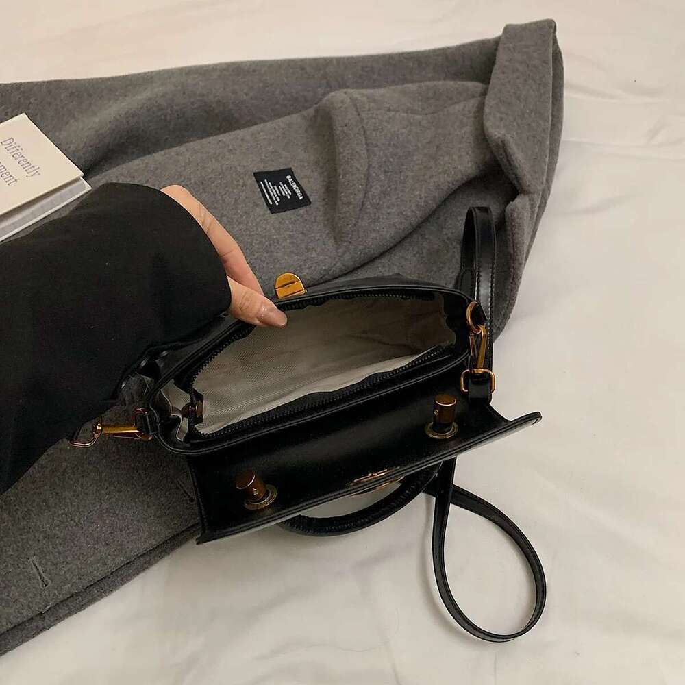 Small PU Leather Flap Shoulder Bag for Women 2025 Winter Trend Y2K Handbags Females Short Handle Crossbody Bags