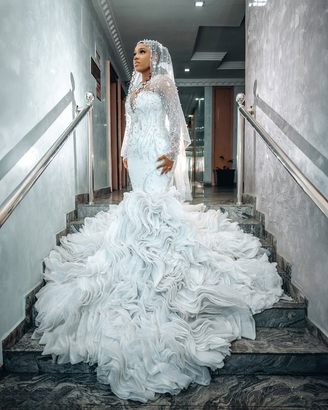 2025 Arabic Aso Ebi Plus Size Ivory Wedding Dresses Crystals Beaded Lace Tiers Organza Bridal Gowns Dress For Bride