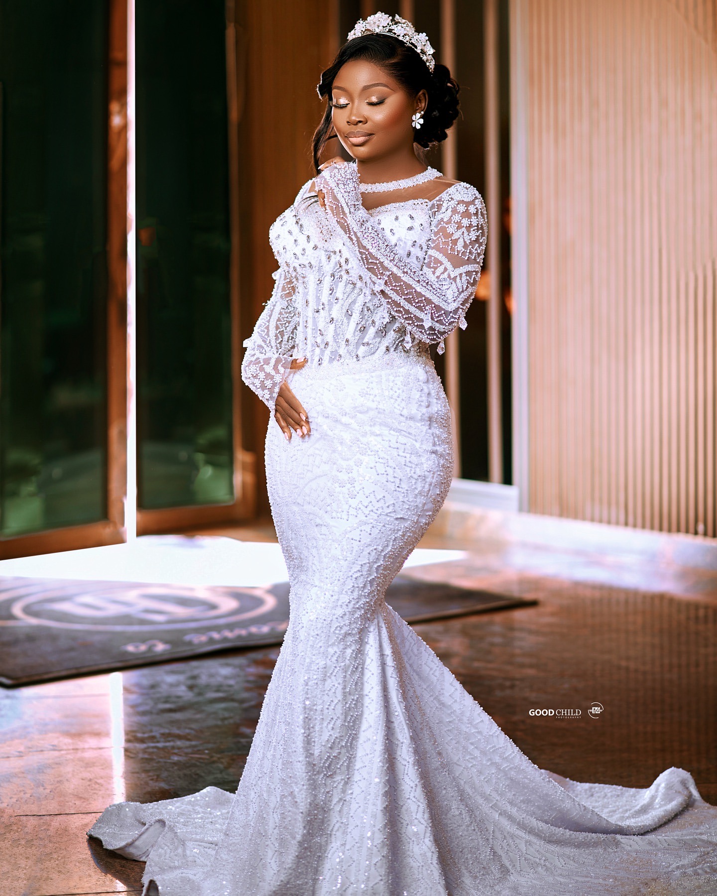 2025 Arabic Aso Ebi Plus Size White Wedding Dresses Crystals Beaded Full Sleeves Detachable Train Bridal Gowns Dress For Bride