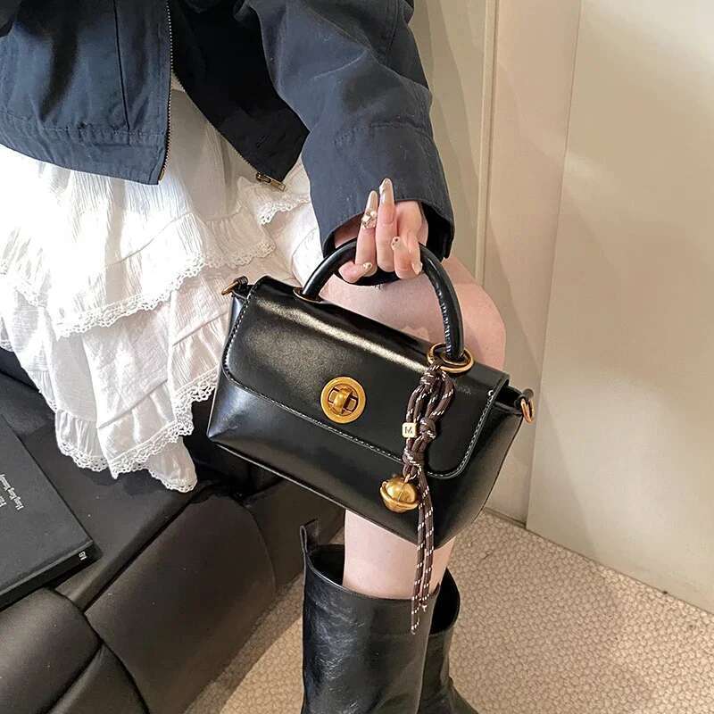 Small PU Leather Flap Shoulder Bag for Women 2025 Winter Trend Y2K Handbags Females Short Handle Crossbody Bags