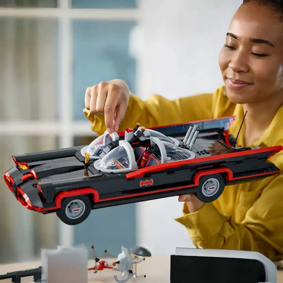 1822Pcs The Classic Tv Series Batmobile Vehicles Model Bricks 76328 Building Blocks Super Car Sets Adults Toys Christmas Gifts W250115