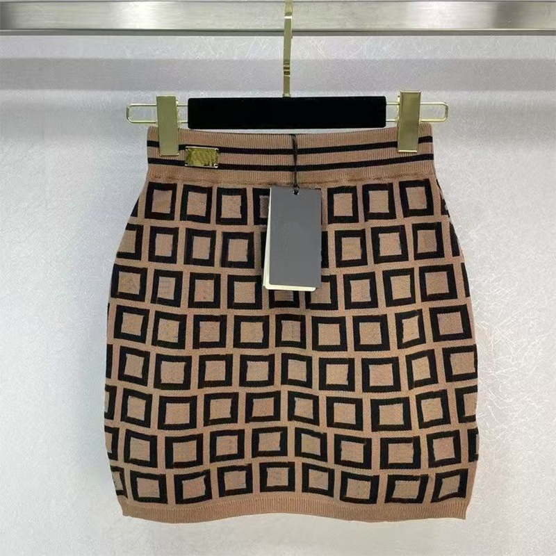 Designers Skirts Womens Short Sleeve Dress Casual Mid Calf Classic Letter Contrast Color Fashion Straight Trendy Dresses