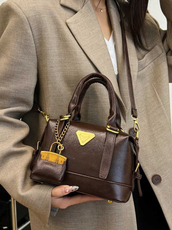 Simple retro new portable bucket bag hot female shoulder 2025 niche winter fashion all Korean version
