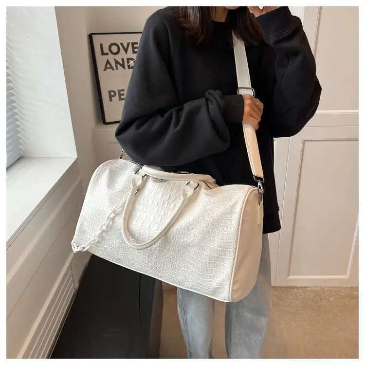 Crocodile Patterned Large Capacity Leisure Travel Bag, Handbag Outdoor Fiess Fashionable Trend One Shoulder Crossbody Bag PU Vintage