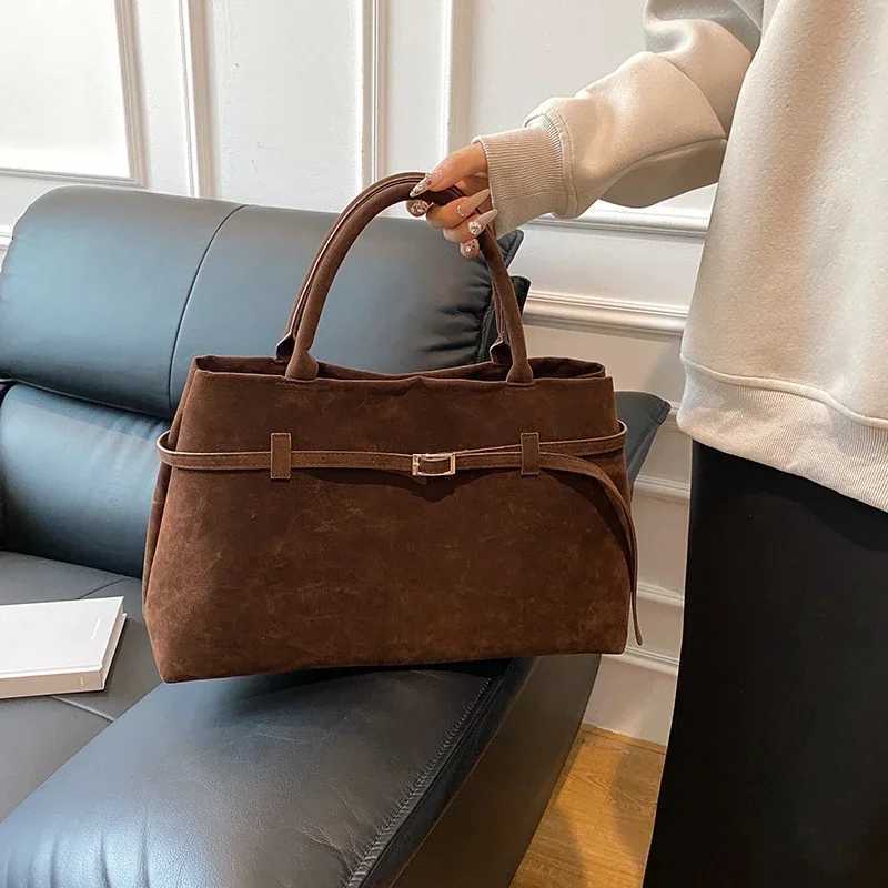 New Arrival New Fashion Solid Casual Tote Top-Handle Bags Good-looking Matte Finish Retro British High-capacity Commute Style HandBags Z250118