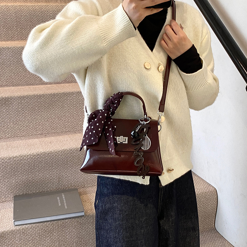 2025 Designer free designer 3 shipping shoulder bags flap 2025 new style Spring Fashionable Versatile Artwork Crossbody Bag black