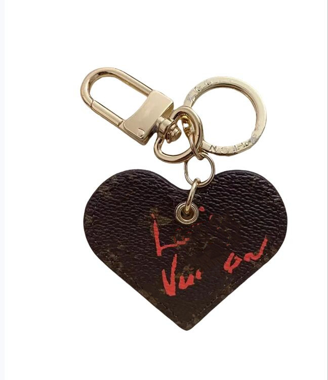 Brand Designer Red Letter Monogram Keychain Heart Key Chain Round Brown Leather Men Women Handbags bag charm Luggage Accessories Lovers Car Pendant