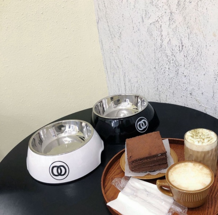 high quality Designer Fashion Classic Letter Logo Dog Bowl Pet Bowl new luxury Teddy Schnauzer Tableware Drinking Water Dog Food Bowl