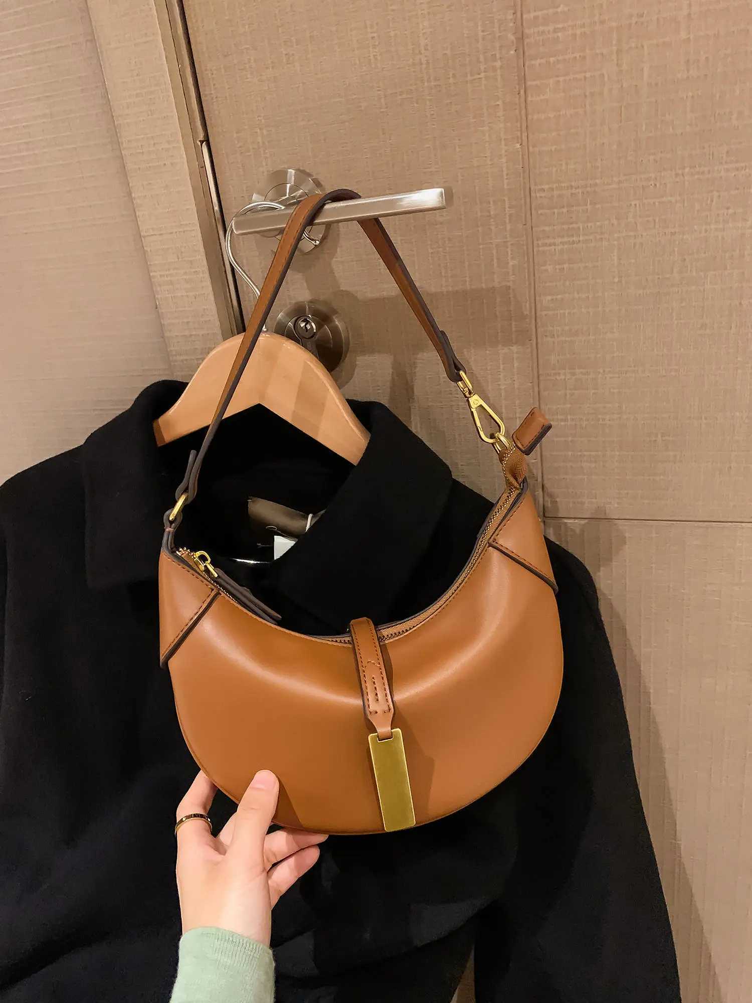 Light Luxury Half Moon Bags for Women Textured Brown Lady Commuter Shoulder Bag 2024 Autumn New Daily Handbags Y250121