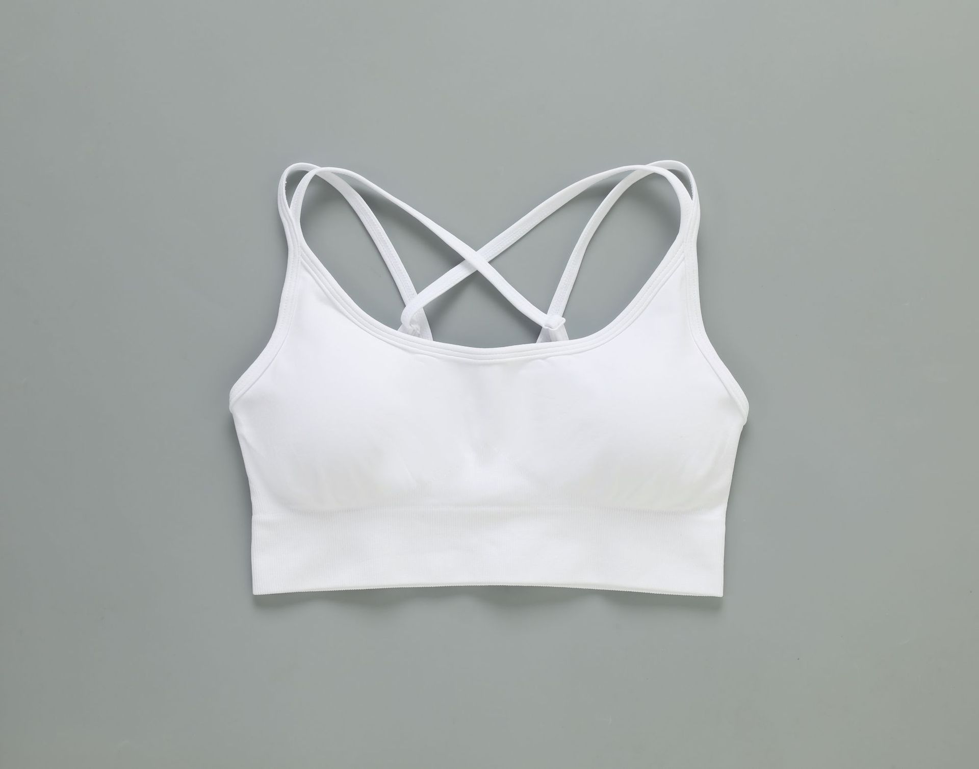 European and American women's seamless yoga clothes beautiful back and neck hanging sports bra running and fitness pants hip lifting shorts yoga 