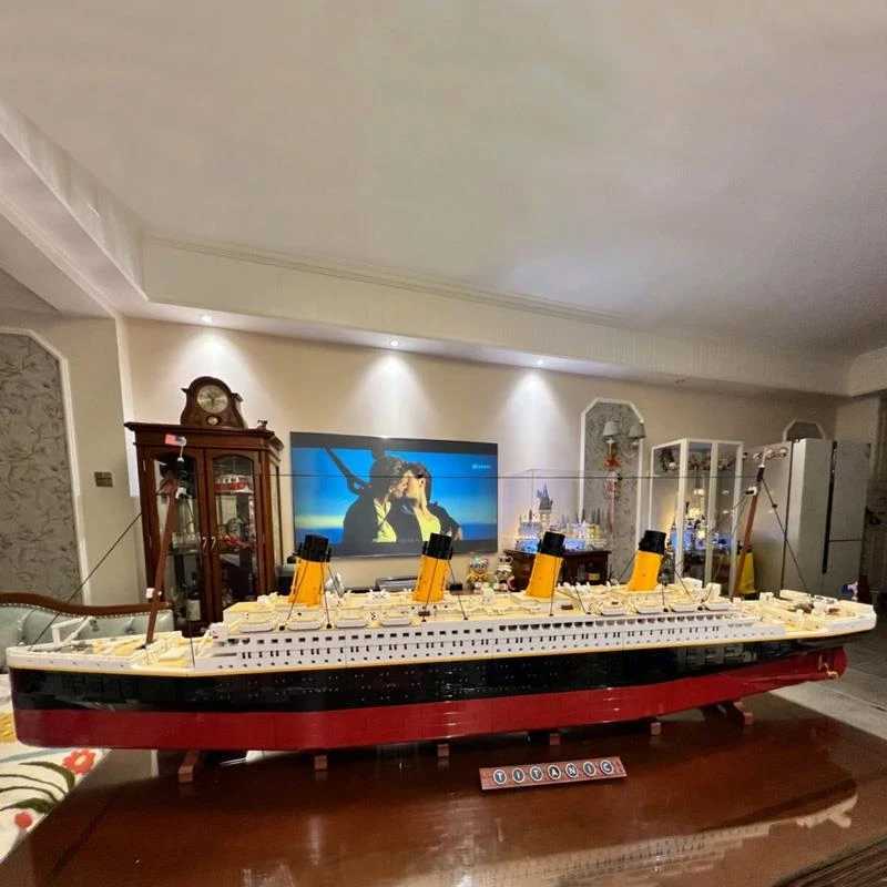 Titanic Building Blocks Set - Large Cruise Ship Model, DIY Toys for Kids, Compatible with 9090 Bricks