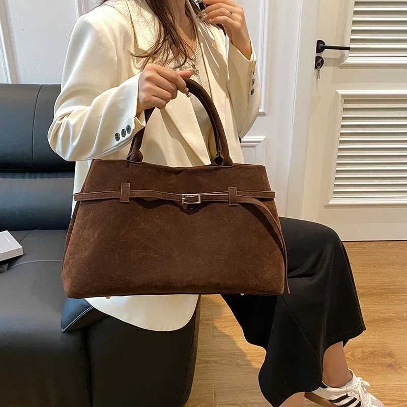 New Arrival New Fashion Solid Casual Tote Top-Handle Bags Good-looking Matte Finish Retro British High-capacity Commute Style HandBags Z250118