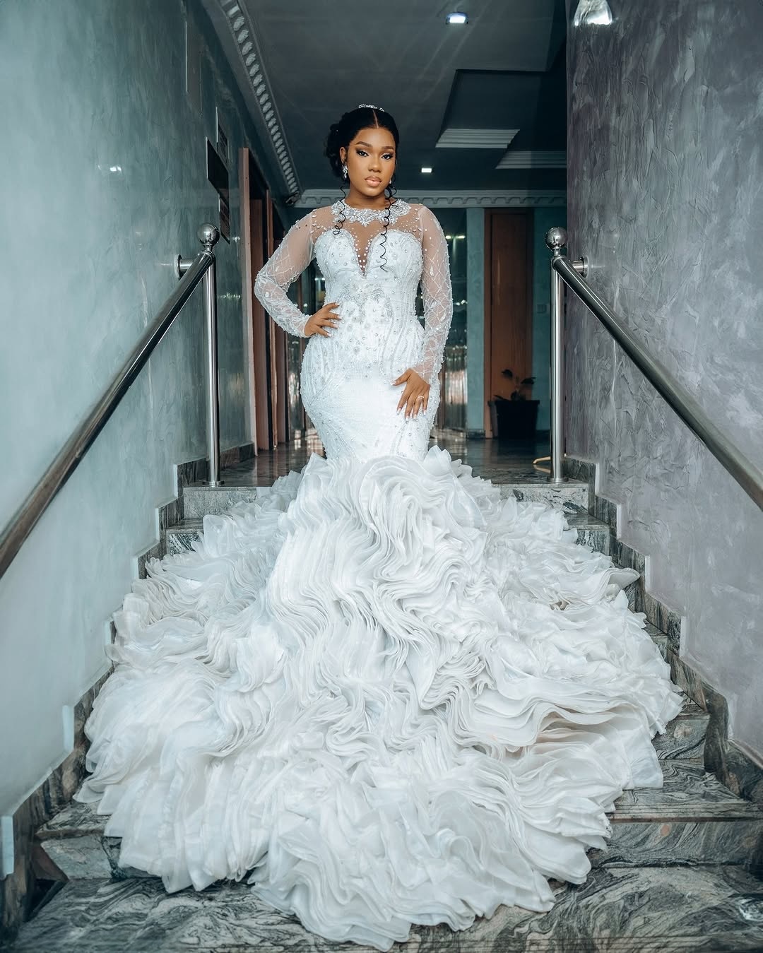 2025 Arabic Aso Ebi Plus Size Ivory Wedding Dresses Crystals Beaded Lace Tiers Organza Bridal Gowns Dress For Bride