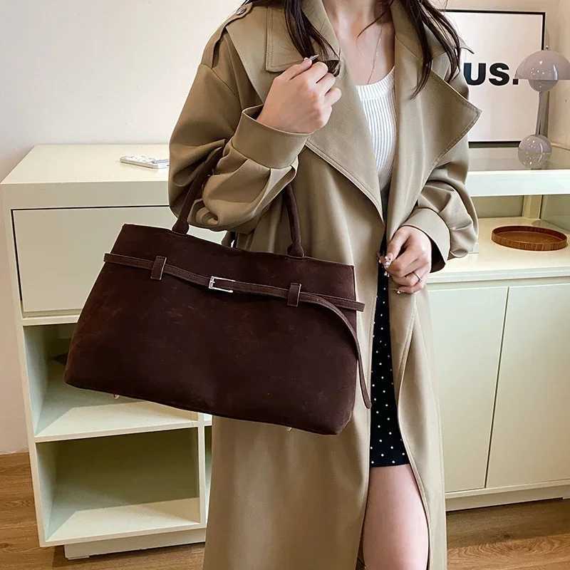 New Arrival New Fashion Solid Casual Tote Top-Handle Bags Good-looking Matte Finish Retro British High-capacity Commute Style HandBags Z250118