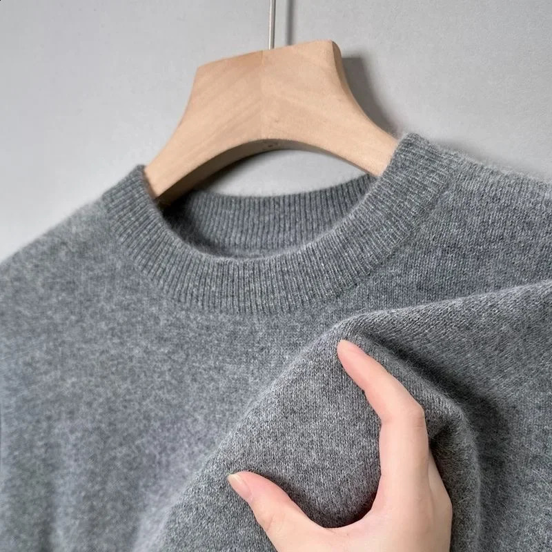 High Quality Woolen Sweater Mens 100 Pure Wool Thickened Warm Semiturtleneck Round Neck Winter Knit Base Pullover Top 250114Z