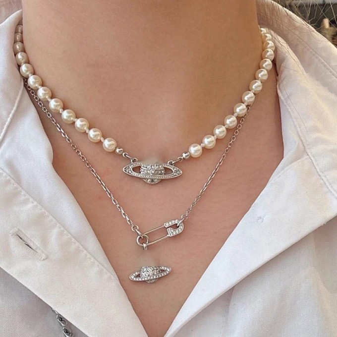Saturn Pearl Necklace Women Designer Three Dimensional Planet Neck Chain Sweater Silver Designer Plated Elegant Pin Pendant Necklace