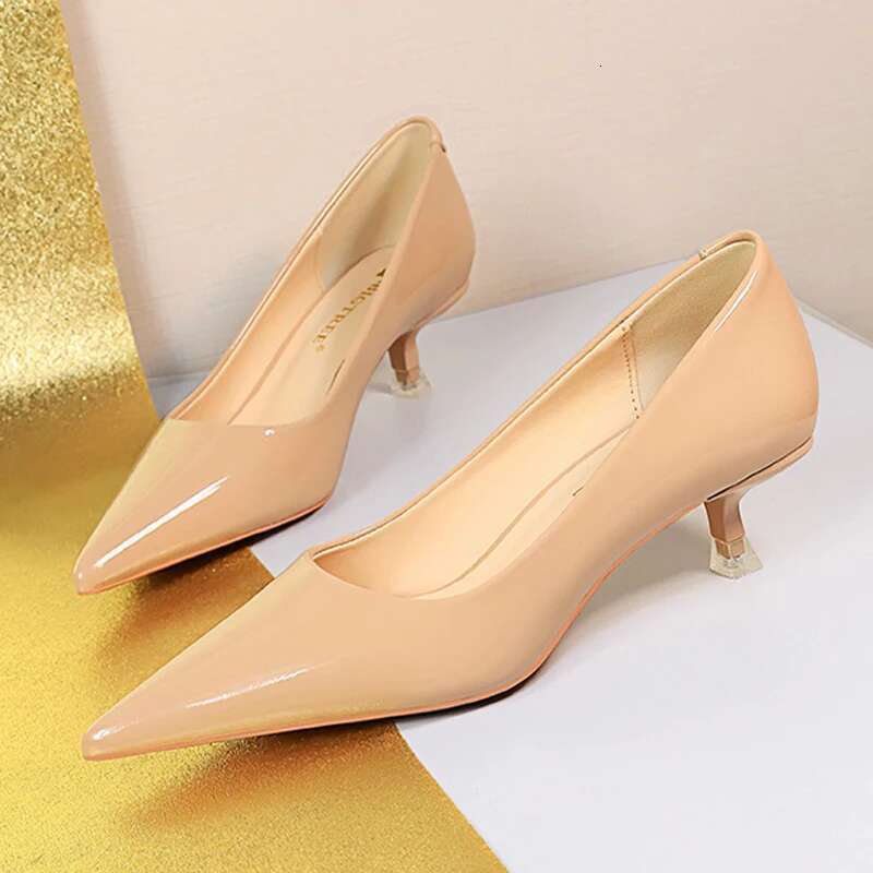 Patent Leather Mid Heel 2025 Spring New Kitten 4.5 Cm Pointed Shoes Women Pumps Occupational OL Office Heels