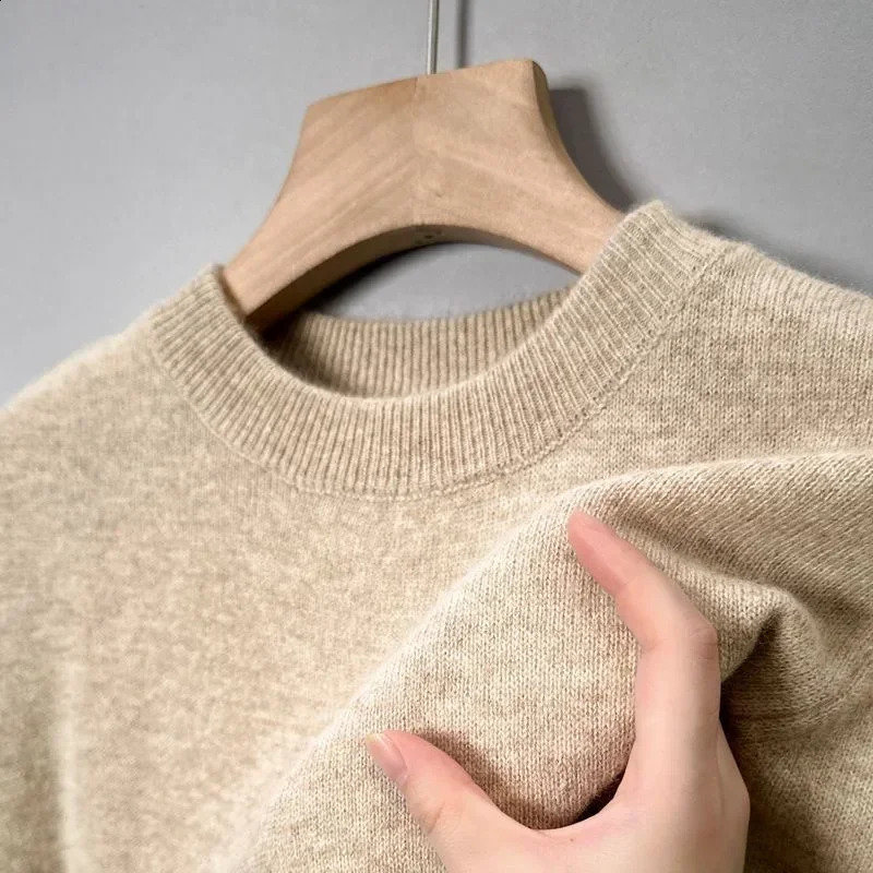 High Quality Woolen Sweater Mens 100 Pure Wool Thickened Warm Semiturtleneck Round Neck Winter Knit Base Pullover Top 250114Z
