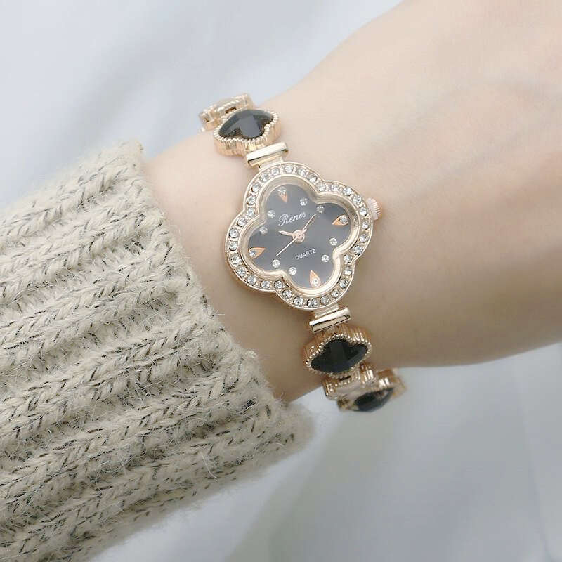 Live streaming rhinestone small fresh women's fashionable clover bracelet watch, green quartz watch