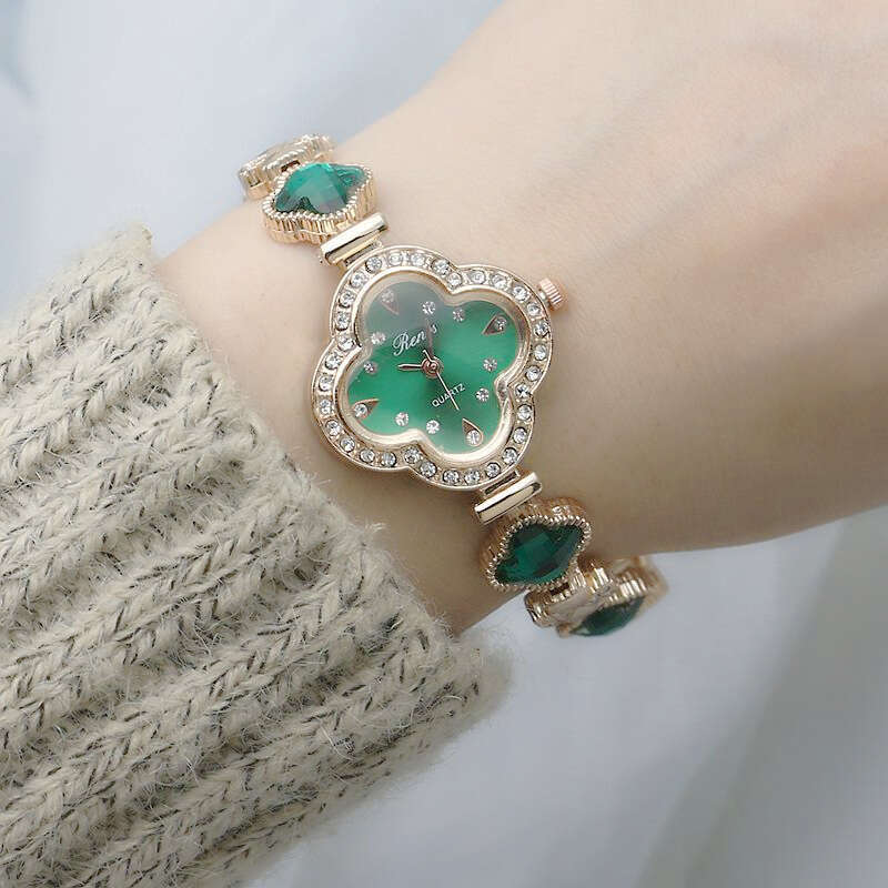 Live streaming rhinestone small fresh women's fashionable clover bracelet watch, green quartz watch