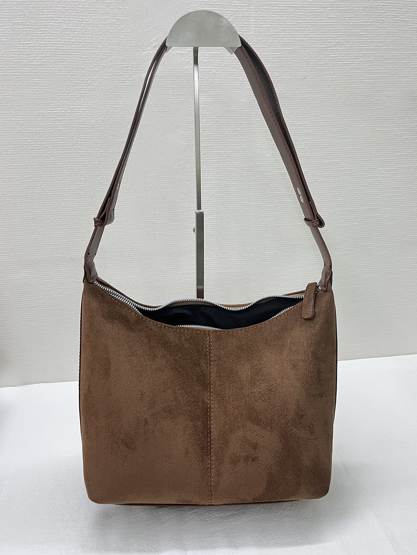 Free Shipping New Designer Bag Handbag Suede Leather Large Capacity Bag Velvet Shoulder Bag Commuting Handbag Outdoor Leisure Bag