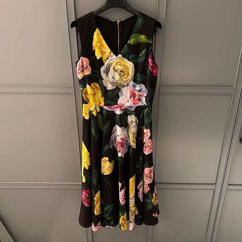 Women's Printed Silk Sleeveless Pleated Dresses Fashion Top Quality Elegant V-Neck Waist Up Flora Design Knee Length Vestdios Spring Luxury Brand