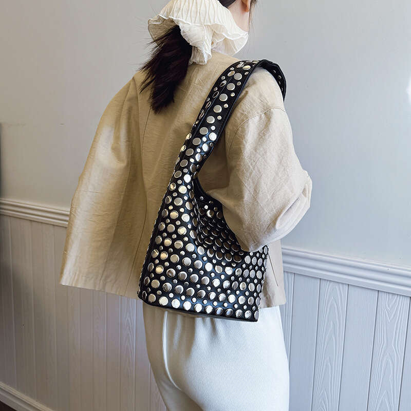 2025 Fashion Underarm Bag Rivet Bucket Spring Large Capacity Tote Bag New Work Commuter Shoulder Bag Premium Handbag
