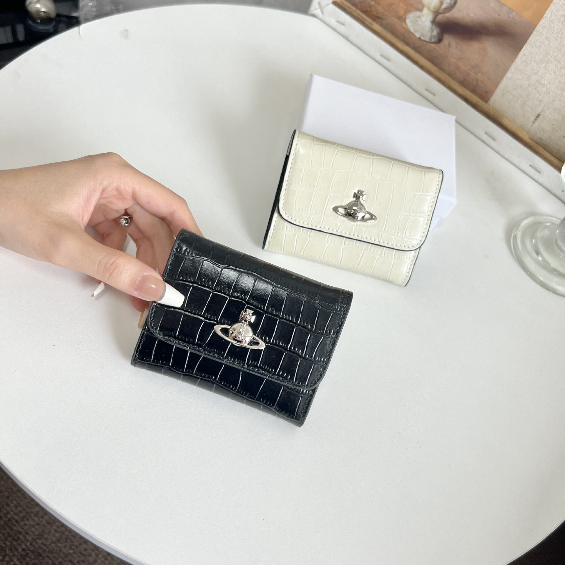 Free Shipping New Women's High-end Genuine Leather Wallet With Glossy Patent Leather High-end High-quality Card Clip Armpit Bag