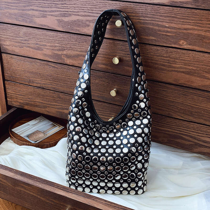 2025 Fashion Underarm Bag Rivet Bucket Spring Large Capacity Tote Bag New Work Commuter Shoulder Bag Premium Handbag