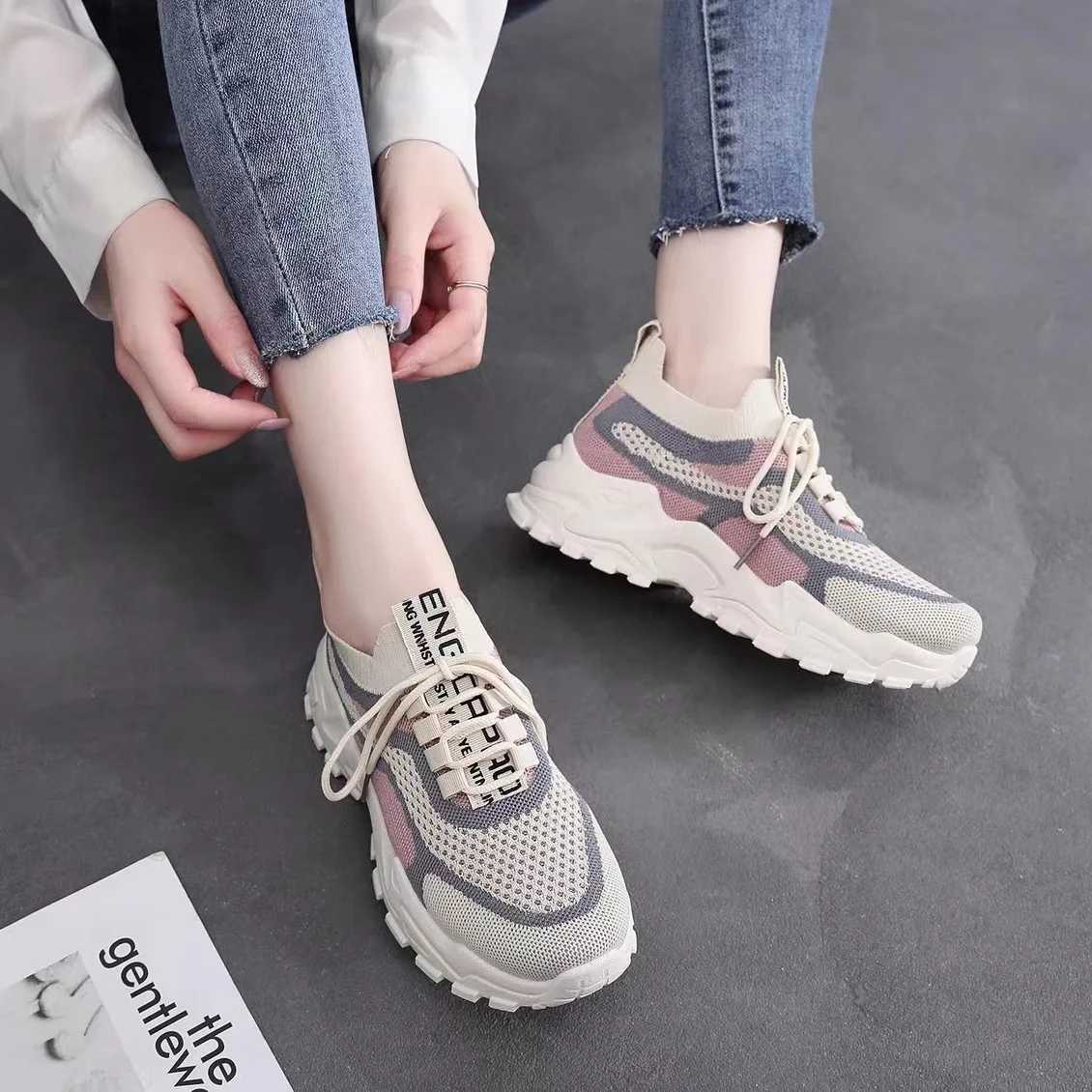 2024 new Fly womens mesh casual breathable sports shoes Korean style thick soled womens mesh red shoes light running shoesXJ250324