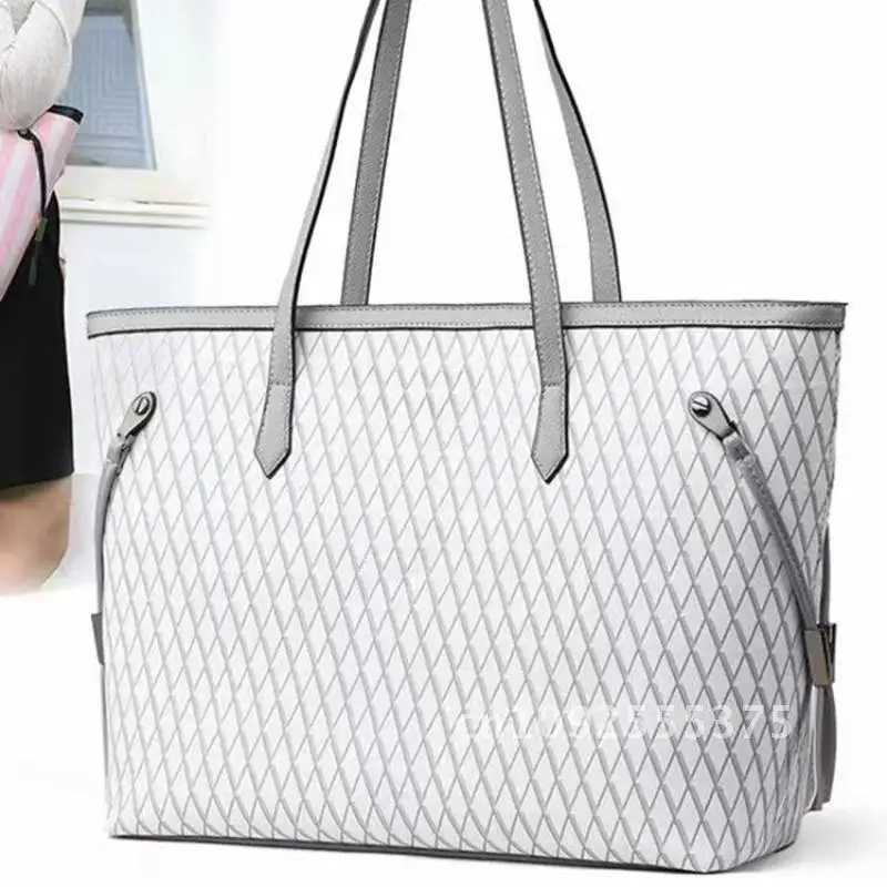 Commuter large capacity handbag niche high-end womens integrated shoulder bag Y250121