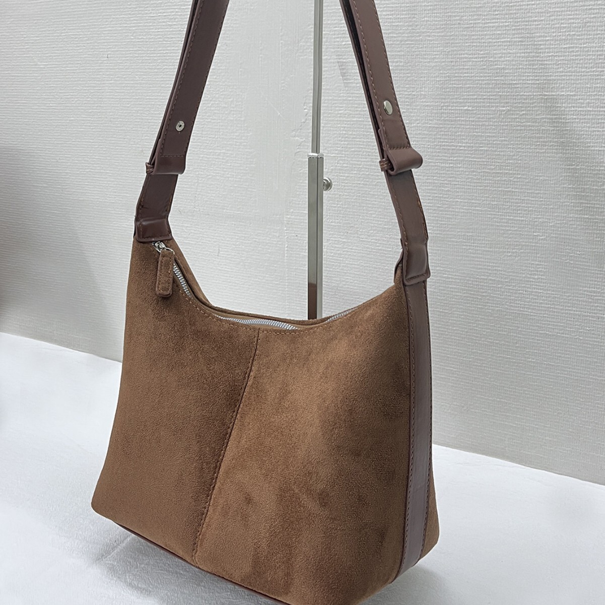 Free Shipping New Designer Bag Handbag Suede Leather Large Capacity Bag Velvet Shoulder Bag Commuting Handbag Outdoor Leisure Bag