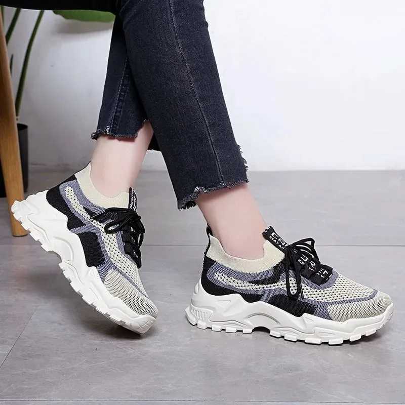 2024 new Fly womens mesh casual breathable sports shoes Korean style thick soled womens mesh red shoes light running shoesXJ250324