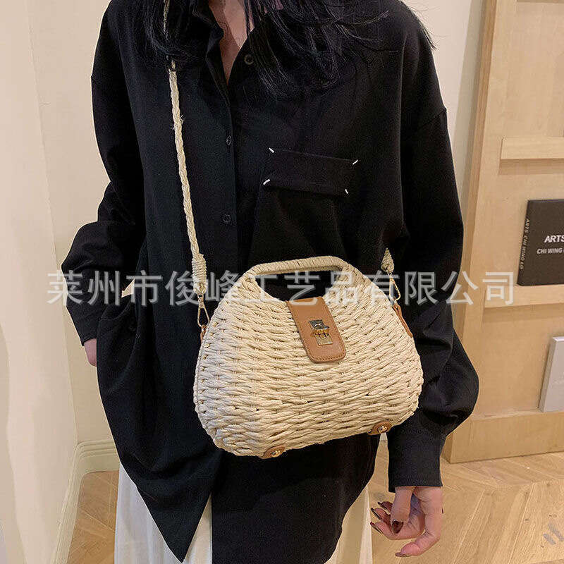Spring And Summer Versatile French Shell New Grass Woven Seaside Crossbody Bag, Double Single Thread Buckle Handbag