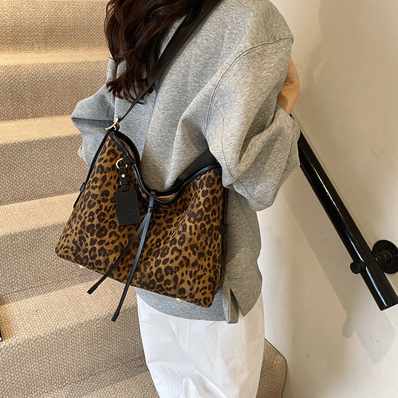Free shipping 2025 new designer bag Shoulder tote Bags For womans ladies leopard print fashion handbag square crossbody Underarm bag