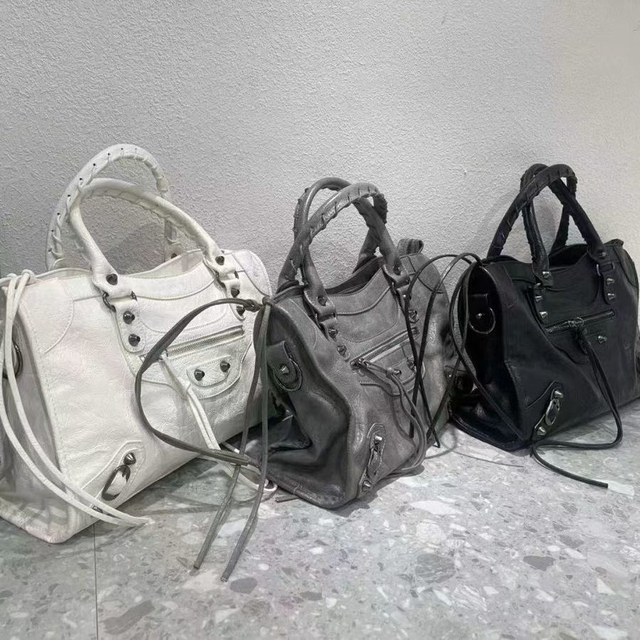 Designer Le City Premium Leather Motorcycle Single Shoulder Diagonal Cross Hand-held Rivet Stylish And Trendy Popular Womens Bag 250123