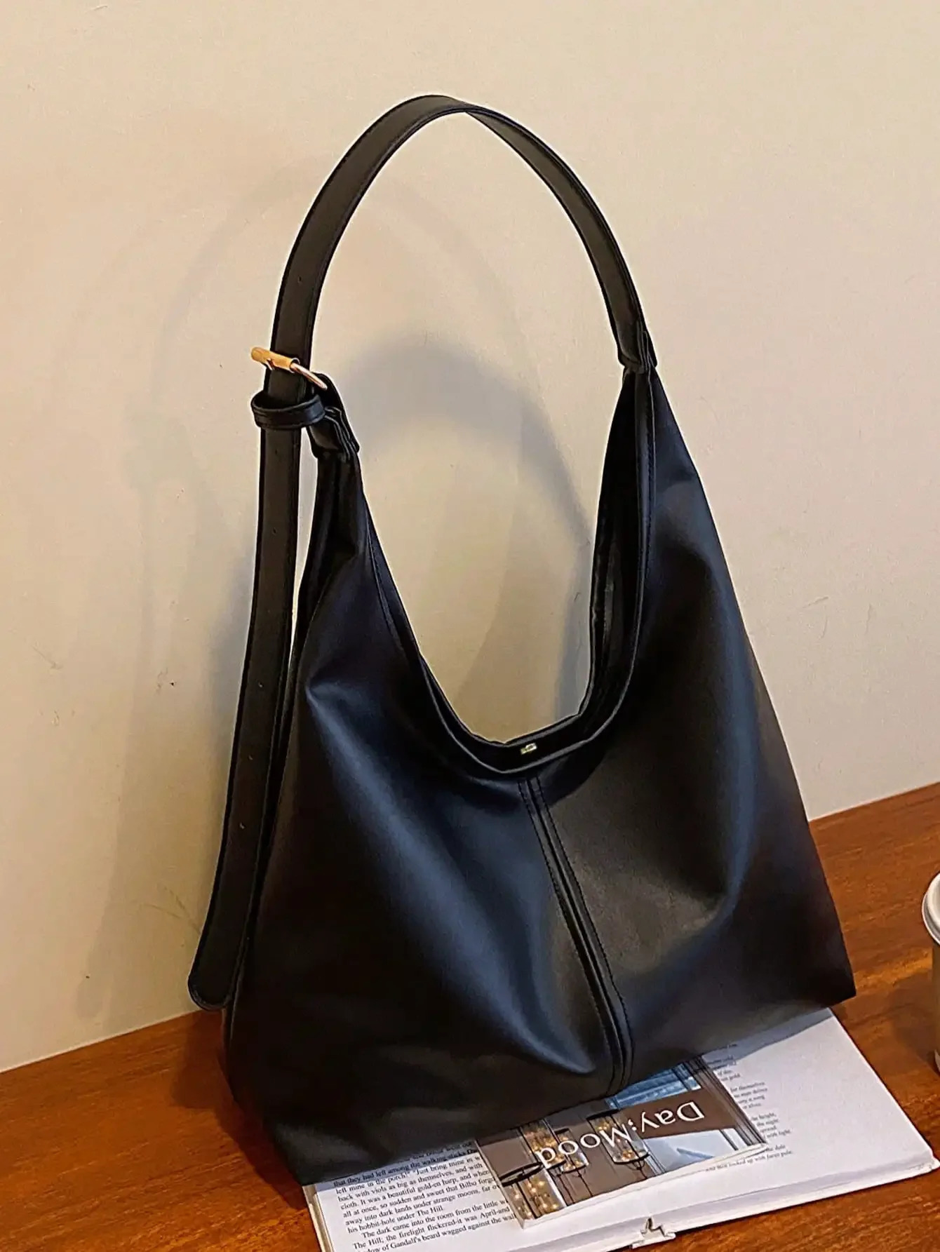Vintage Large Capacity Shoulder Bag for Women with Soft Solid Crossbody Bag 250122