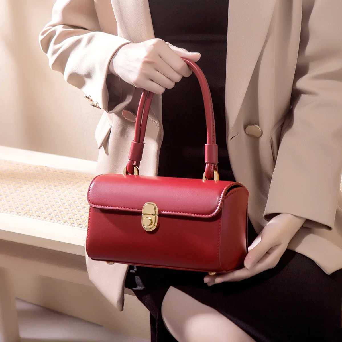 Top Quality Brand High Quality New Style Free Delivery Designer Bag Bridal Handbags: Elegant Red Handbag, Large Korean Shoulder Bag For Special Ocns