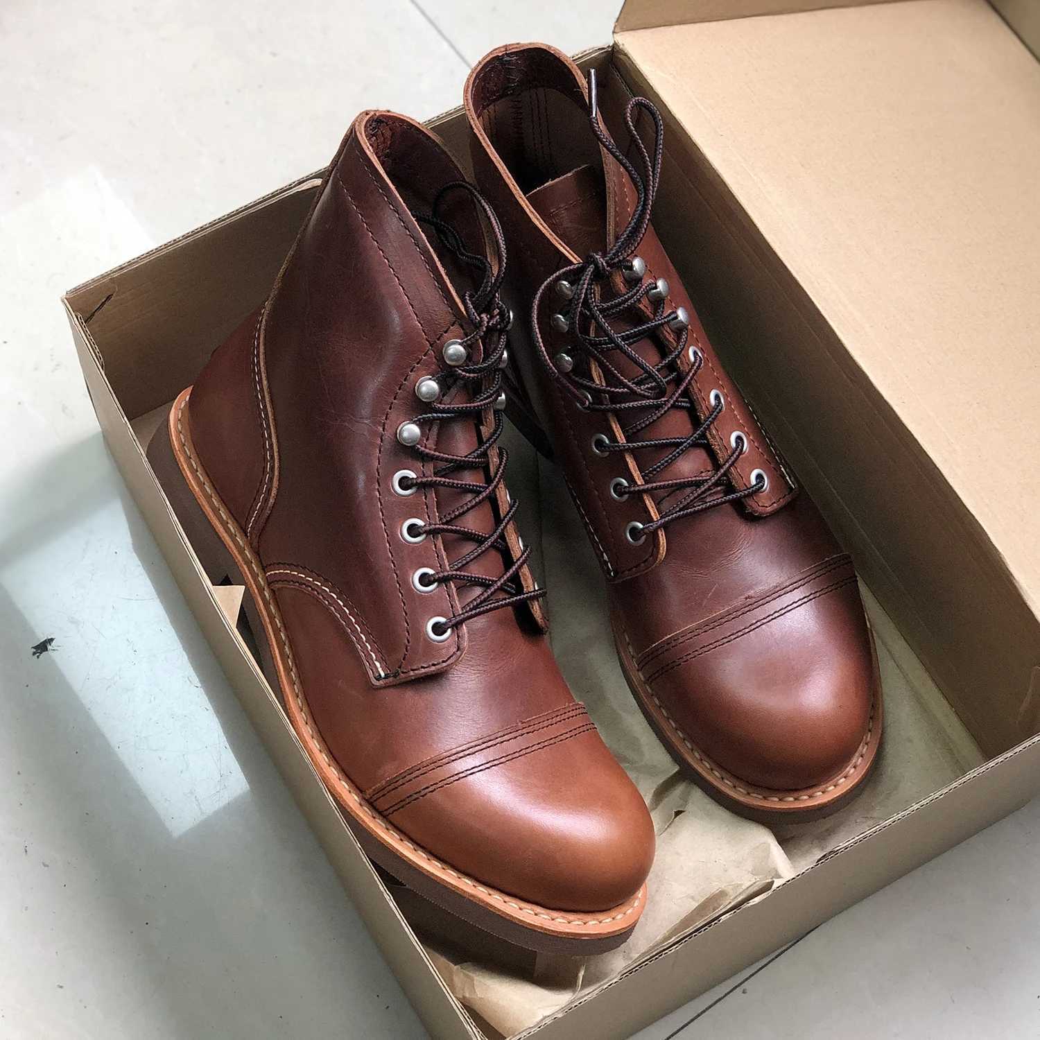 Durable Goodyear-Welted Stitchdown Rugged Style Work Boots Heritage Genuine Leather Moctoeboots8111 Red For Men Midcut Shoe M250121