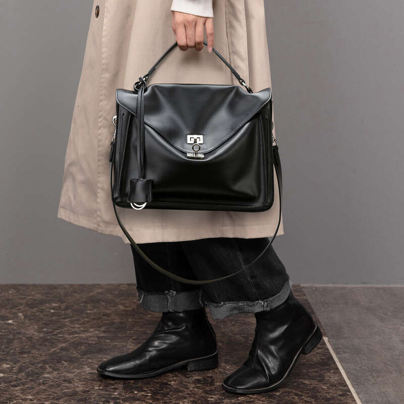 Women's Bags Women's fashionable and luxurious handbag, large capacity commuting high-end soft leather mailman bag, versatile hand-held cros