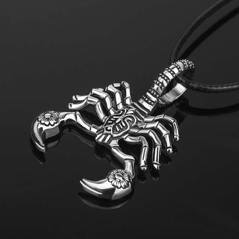 Wolf Tide 2025 Mens New Exaggerated Scorpion King Pendant Necklace Accessories Personalized Antique Silver Plated Collar Chain Collar For Men Jewelry 